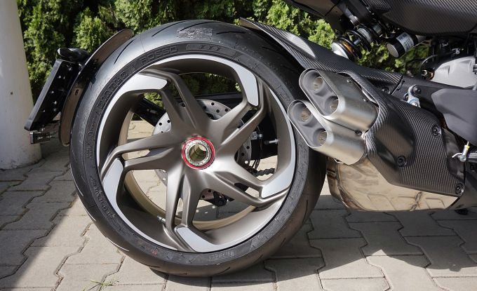 Ducati Diavel v4 for Bentley