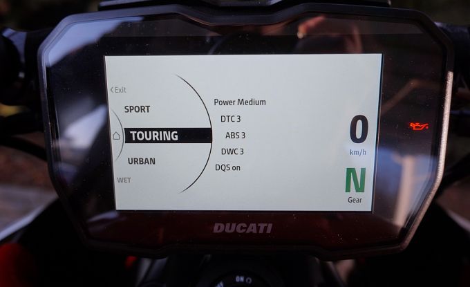 Ducati Diavel V4 red