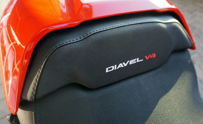 Ducati Diavel V4 red