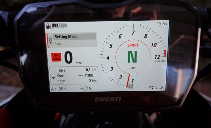 Ducati Diavel V4 red