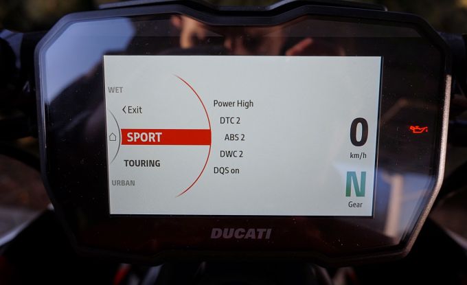 Ducati Diavel V4 red