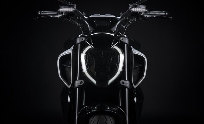 Diavel V4